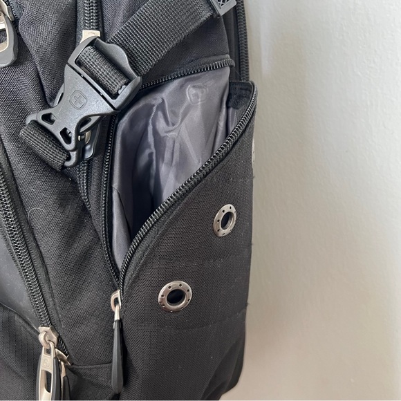 SWISSGEAR ScanSmart Laptop Backpack Black - Picture 4 of 17
